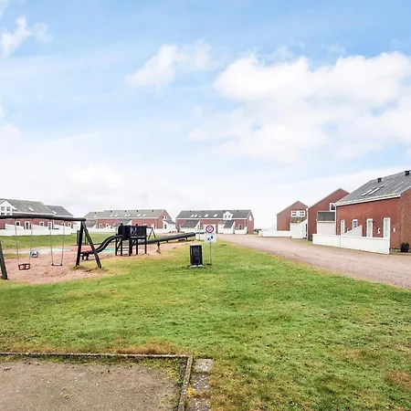 4 Star In Romo-by Traum